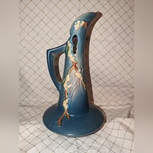 Roseville Snowberry Vase